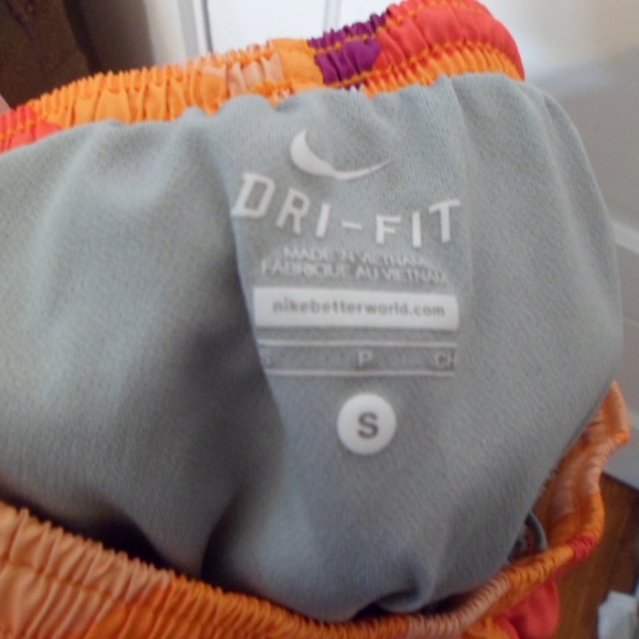 Nike Dri-Fit Ladies Athletic Shorts Sz S - Picture 2 of 7